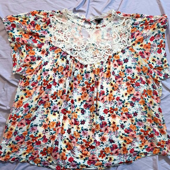 Torrid PLUS SIZE 6 Floral Chiffon Rayon Blouse with mesh and embroidered accents - Picture 1 of 13